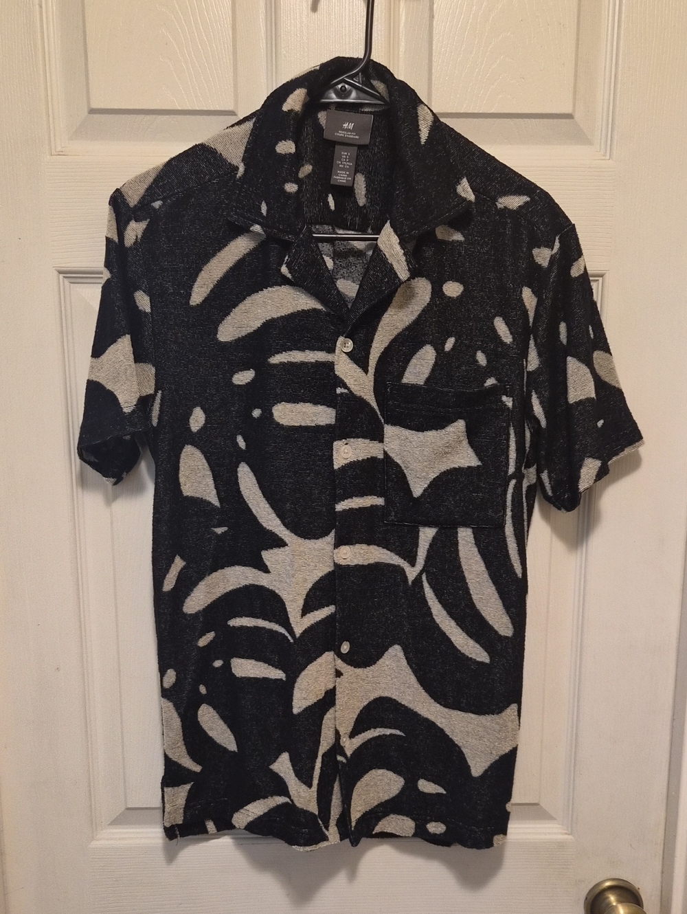 H&M Black & Cream Abstract Short-Sleeve Button-Down Shirt
